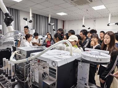 药学院开展企业实地教学 强化学...